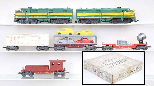 Boxed Marx Diesel Set 44886: 901 Western Pacific E8 AA diesels, strong graphics; 4571 searchlight; PFE reefer; SOU auto loader, gray plastic has crack; WP work caboose; track; transformer. Set needs a cleaning, but shows light pl