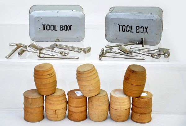 Lionel Accessory Lot: Standard gauge. 2 #208 tool boxes, complete, silver; 6 split barrels, half of one is not original and 3 split drums. Tool boxes show light to moderate wear, C6+