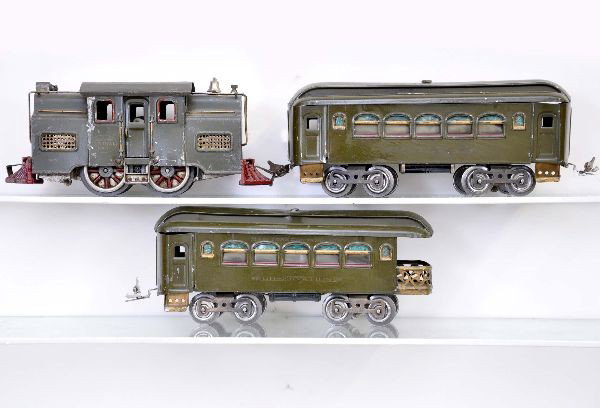 3 pc. Lionel Passenger Set: Standard Gauge. 33 loco, corporation, shows moderate to heavy playwear, C5; 35 Pullman; 36 observation. Both cars are clean and shiny with nice lettering and combo couplers and show light to moderate 