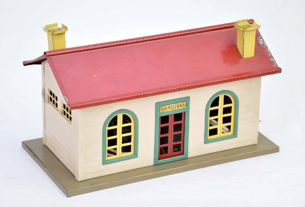 Clean Lionel 127 Station: Mid-period colors, nice matte unpolished patina, some chipping on roof edge one side. Otherwise, shows light playwear, C7