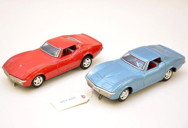 1968 Corvette Stingray Tin Battery Toys: Taiyo Japan, litho tin 10" long each, battery operated, functional with blinking rear deck lights and mystery action. Nicely scaled and detailed showing light playwear, C8