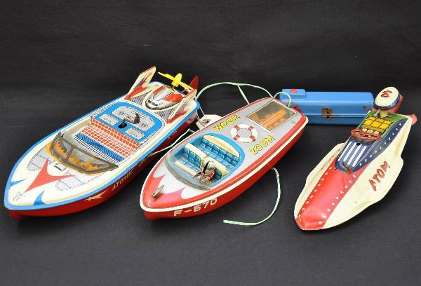 3 Japanese Tin Boats: K Japan, 12" Zoom ski boat, battery operated, needs rewiring; ET Japan, 14" Atomic boat, crank operated functioning; SAN Japan Atom boat, crank mechanism not working and is missing propeller (C6), Oth