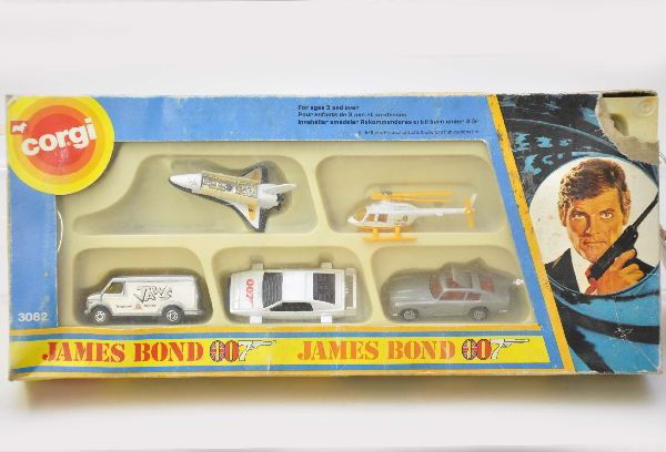 Unusual Boxed Corgi Junior James Bond Set 3082: Unusual 5 vehicle set, original box with insert, box is torn at one corner. Cars are mint, C9