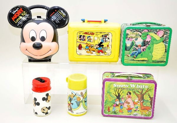 Disney Lunch Box Group: Plastic Mickey head with thermos, Aladdin Industries 1989; Mickey at the bus, plastic by Selandia; Sport Goofy plastic thermos; Snow White and the Seven Dwarfs by Ohio Art 1980, has game back panel, m