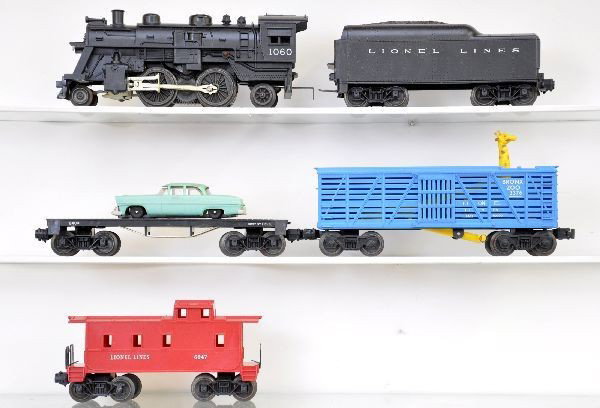 Boxed Lionel Train Set 1109: 1060 steam loco; 1130T tender; 6404 flat with incorrect auto; 3376 giraffe car, missing tell-tale; 6047 caboose; track; transformer; packet; unusual set box. Otherwise, shows light playwear, C8 The au