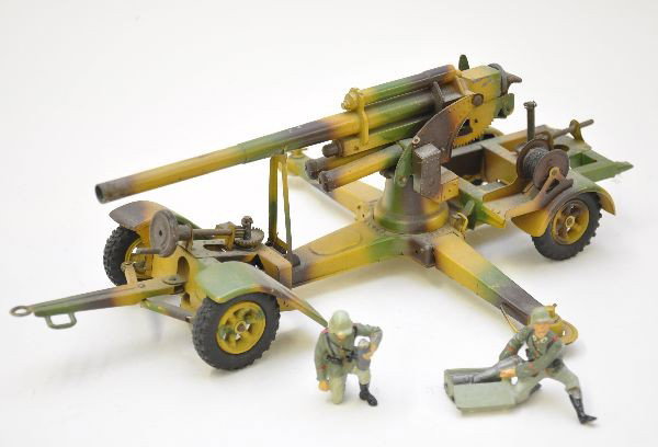 Scarce Lineol Mobile AA Gun: Painted steel and die cast with rubber tires, 15" long, missing rear crank handle. Includes 2 artillery soldiers. Overall shows light playwear, C7+-8