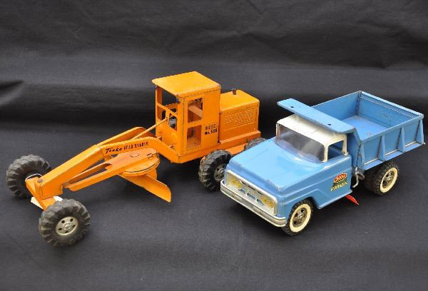 Tonka Construction Trucks: 1965 hydraulic dump truck, 1956 road grader. Both show light to moderate playwear, C7