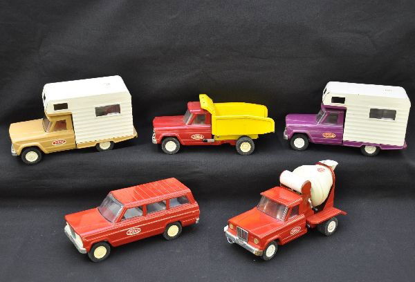 Tonka Jeep Series Vehicles: Circa 1968, dump truck, 2 campers, fire chief and cement truck. All show light to moderate playwear, C7-7+