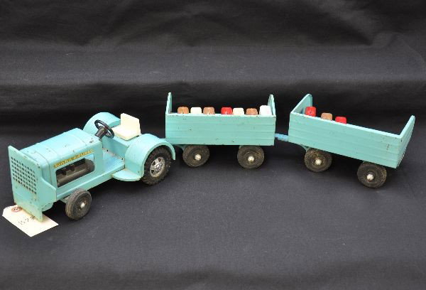 1963 Tonka Airlines Set: Includes tractor, hub caps painted, two luggage trailers with 10 pcs of luggage, missing wire supports. Otherwise, shows moderate playwear C6