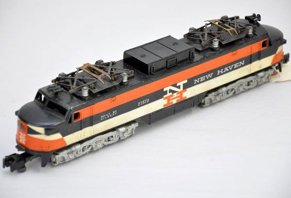 American Flyer 21573 NH EP5: S-Gauge. 21573 NH EP5 ElectricSatin finish, missing pantograph springs with replacement horns, nose stickers are nice and show light playwear. Should otherwise clean to C7 or better.