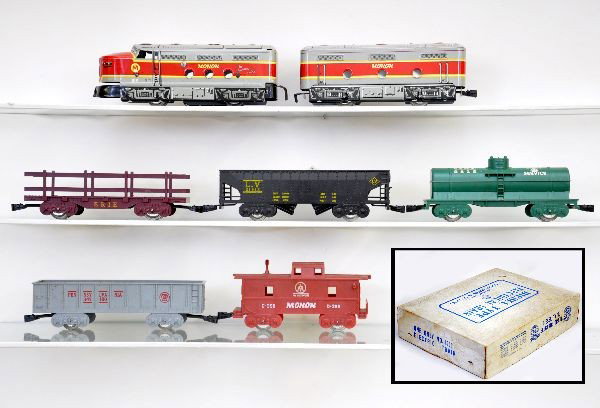 Boxed Marx Set 8550: 81F Monon F7 AB diesels, gondola, flat with rails, tank car, hopper, C350 Monon caboose, track, transformer. A little dirty but shows light playwear, should clean to C7+