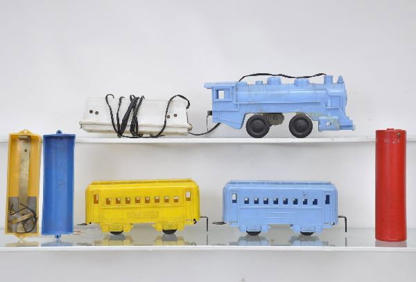 Unusual Group of Marx Prototypes: 198 loco, floor version with tether battery box, bottom marked Model 1637, Girard, PA 8/30/50 one axle support broken; 2 additional battery boxes one marked the same as loco; 2 coaches, both marked Mo