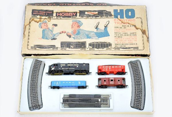 Boxed Marx HO Set 9958: NYC F3 A diesel; WM hopper; C&O gondola; NYC bay window caboose (no stack), track, worn set box with insert. Trains show light playwear, C7+-8