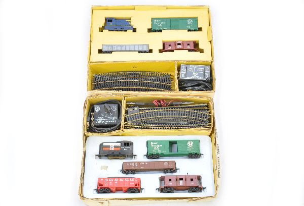 Boxed Marx HO Sets 16450 & 16542: 16450 - MP diesel; GN boxcar; SP gondola; NYC bay window caboose, track & transformer, and nice set box with display inserts; Set 16542 - NH diesel; GN boxcar; SP gondola; WM hopper; NH bay window cab