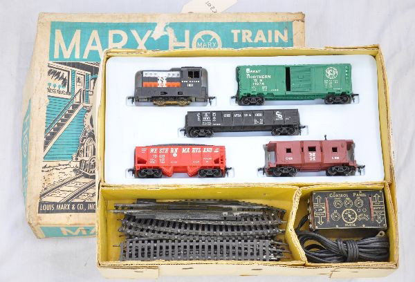 Boxed Marx HO Set 16542: Includes NH diesel; GN boxcar; C&O gondola; WM hopper; NH bay window caboose, track, transformer, set boxes with inserts. Otherwise, shows light playwear, C7+-8