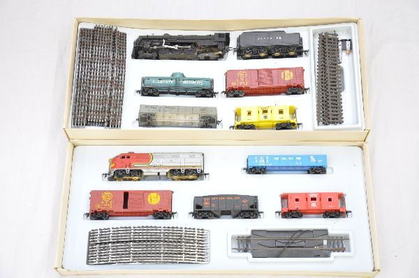 Boxed Marx HO Allstate Sets: 9533 - SF F3 diesel; C&O gondola; NYC boxcar; LV hopper; SF bay window caboose; track; Set 9979 - 6096 NYC Hudson loco & tender; Allstate tank; NYC boxcar; SP gondola; yellow SF bay window caboose, st