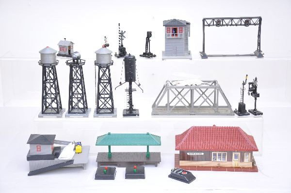 Large Group Marx HO Accessories: Whistling station; Banjo signal; flashing signal; block signal; semaphore; crossing shack; switch tower; trestle bridge; 2 water tanks; beacon; sand tank; barrel loader, no load; 2 lighted billboards;