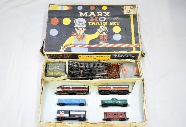 Boxed Marx HO Set 74652: Includes NH F3 AB diesels, B-unit has 1 broken step; C&O gondola; CS tank car; NH boxcar; NH bay window caboose, track, transformers, battery pack, telephone poles, set box with inserts. Otherwise, tr