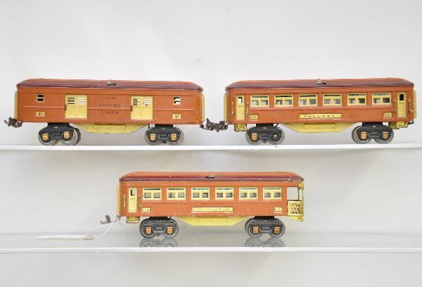 Lionel Passenger Cars: 615 baggage car, 613 Pullman, 614 observation. These were pulled by either a 253 or 262E locomotives. Shows light to moderate playwear, should polish to C7