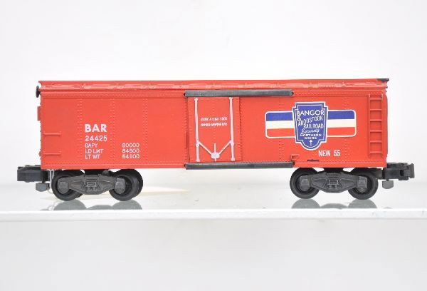 American Flyer 24425 BAR Reefer: S-Gauge. Clean, with bright stickers, paint chip on one catwalk end. Otherwise, shows light to moderate playwear, C7