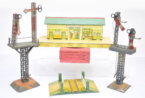 European Accessory Lot: Hornby No.1 level crossing, two rail; Hornby London Station, center section only; 2 Bing platform signals, both missing lights, one missing one handrail. All show moderate playwear with one ob. C6