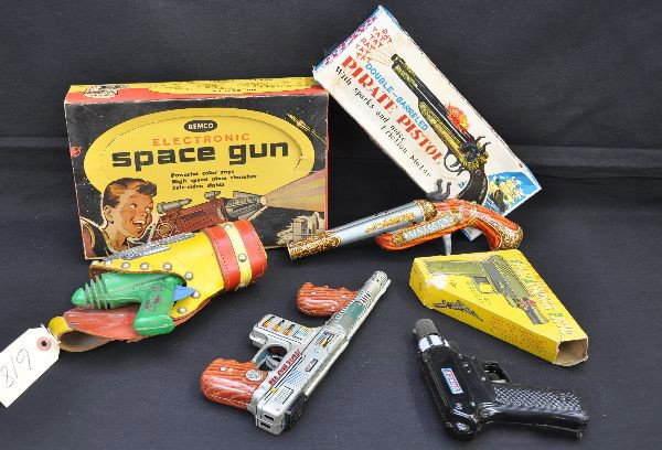 Early Toy Guns Lot: Remco plastic Electronic Space Gun with instructions, new in display box; Halco Planet Patrol ray gun with leather holster, on off switch crack, untested C6-; Exelo battery operated space automatic pi