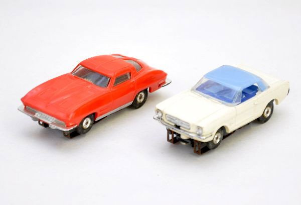 Aurora T-Jet Mustang & Corvette: Scarce Mustang coupe with light blue inside painted roof with blue interior; red Corvette split window coupe. Both have minor chrome wear but clean. C7+