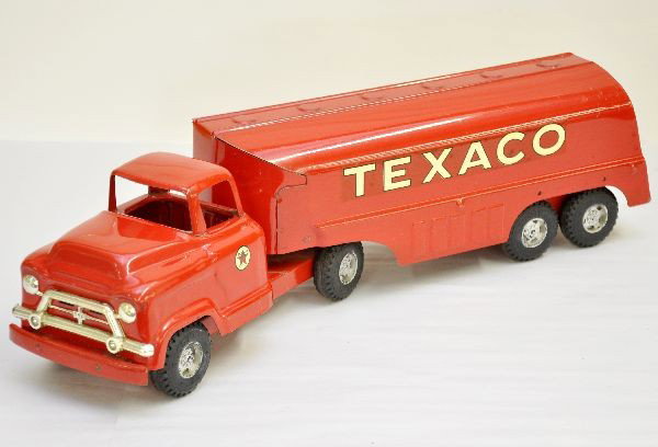 Buddy L Texaco Tank Truck: Painted pressed steel with plastic tires, 24" long, circa 1958 with super decals, clean and shiny showing light playwear, C7+-8