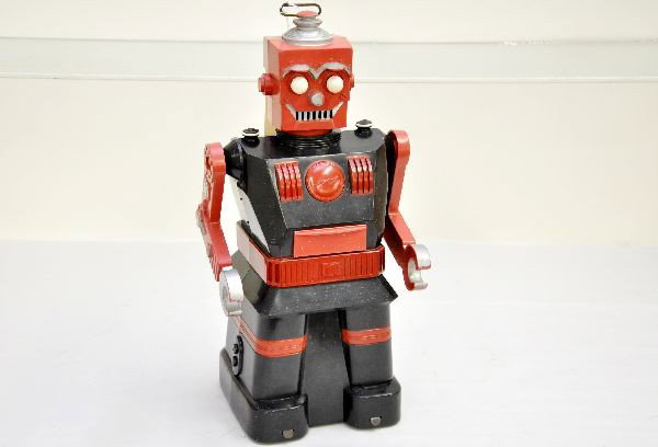 Marx Electric Robot: Hard plastic, 16" tall, battery operated, untested, some battery damage but cleanable, antenna is oxidized. Otherwise, shows light to moderate playwear, C7 *Please call for operation & condition repor