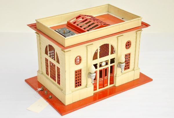 Lionel 115 Station: Nice post-war version with train control, some oxidation to clocks, and small bend to roof corner, otherwise shows light to moderate playwear and should clean to C7 or better.