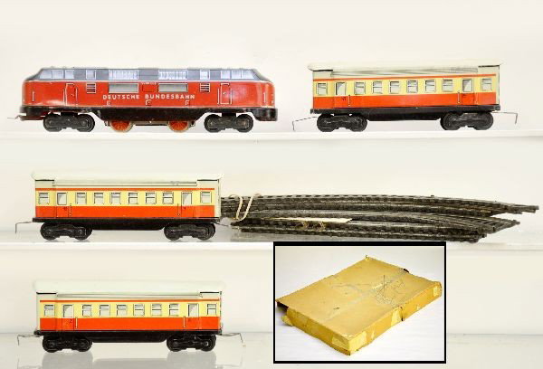 Unusual Fleischmann HO Train Set: Battery-op. includes a 7 1/2" tinplate DB diesel with 3 TEE coaches, instructions, track & controller, colorful insert, set box worn, trains show light playwear, C7-7+