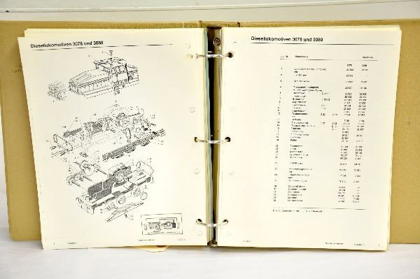 Marklin HO Repair Manual: Scarce! Dated 1978, 3-ring binder filled with original pages, some light soiling in spots but great information!