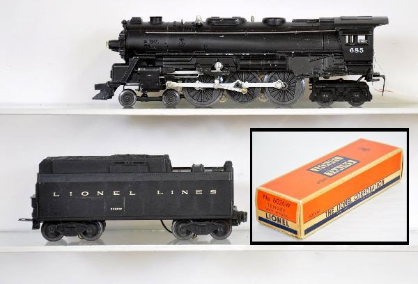 Late Lionel 685 Steam Loco: White heat stamped lettering with cadmium plated rods; 6026W tender with raised number board & an ob, both show light to moderate playwear, C7