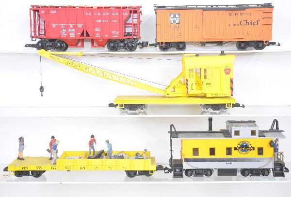 5 G Gauge Freight Cars: All probably USA. Lightly run, Some minor trim may be missing, flat car has 4 glued figures, otherwise should clean to C7-8