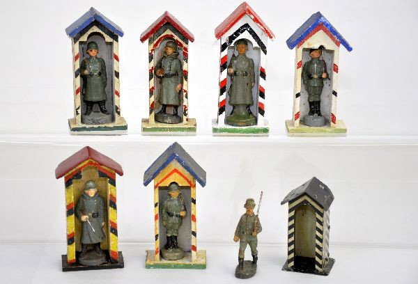 14 Pc German Composition Sentry Boxes: Some are Elastolin, Lineol & Gurso, 1 shack is tin, otherwise made of wood. All the soldiers are composition. All show light to moderate playwear, C7 ish