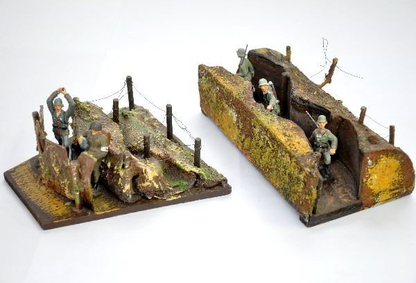 2 Elastolin Trenches with Soldiers: Includes a 9" straight trench & a corner trench. Also includes 5 German soldiers, 2 Lionel & 3 Gurso, all show light to moderate playwear, missing 1 post, C7