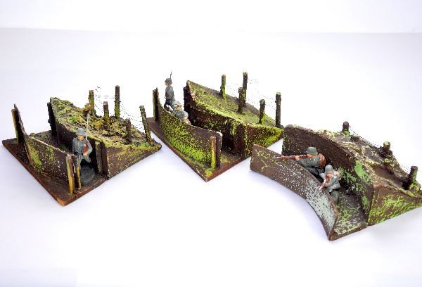 3 Elastolin Trenches with Soldiers: Includes 3 nice matching corner trenches, plus 5 German soldiers. 3 are Elastolin, 1 marked Duro, the other Gurso, all show light playwear, C7+