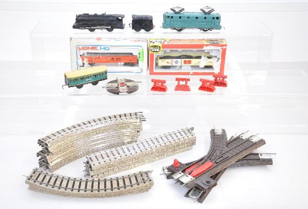 Jouef HO Train Lot, Plus: Includes an SNCF Electric, mechanism functional; Streamline steam loco & tender, mechanism functional; tin coach; track, switches & bumpers; boxed Lionel 8730 gondola; boxed Life-Like 1776 gondola, al