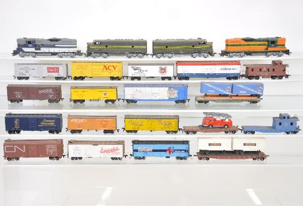 20+ Pc HO Diesel Freight Lot: Includes 3 early Athearn diesels with an assortment of freight cars by Athearn, Varney, Roundhouse and others. All need a good cleaning or run them nicely "aged". Sold As-Is so examine photos closely,