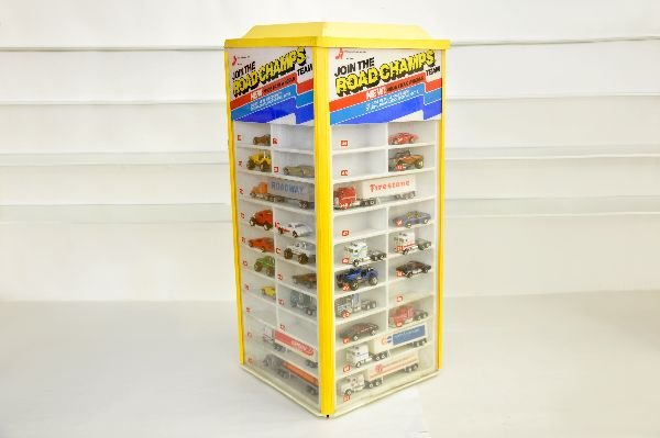 Road Champs Store Display Case: #2000, holds 77 vehicles of which it contains 75. Vehicles appear like new, and with a good cleaning the display will shine as well. Many original boxes for cars are included. Examine photos closely,