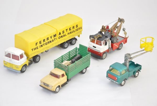 4 Corgi 1960s Vehicles: Includes Corgi major Scammel Ferrymasters hauler; Ford Heavy Wrecker; Dodge Kew Fargo stake truck with livestock insert & Jeep FC-150 cherry picker with figure. All show light playwear and should clea