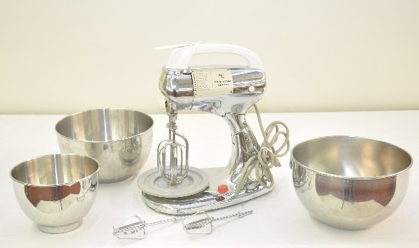 1950s Hamilton Beach Mixer: Circa 1950s, Model K with removable motor section for hand use & timer. Mechanism is functional, includes two sets of blades and 3 stainless mixing bowls. It is fairly clean with nice chrome.