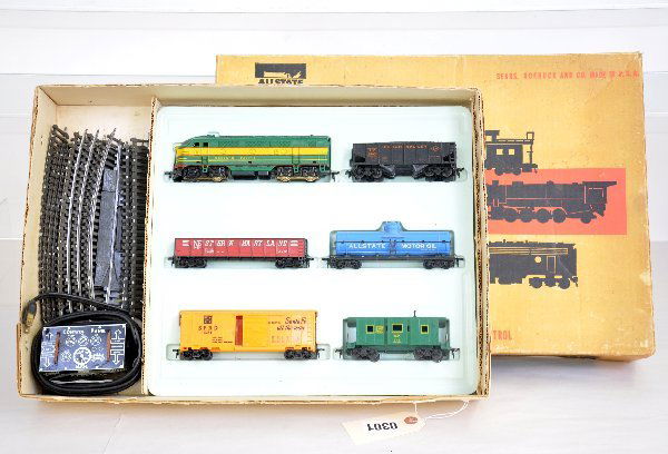 Boxed Marx HO Set 9821: WP E8 diesel; hopper; gondola; tank car; boxcar & bay window caboose, track & transformer, set box with insert, shows light playwear, C8