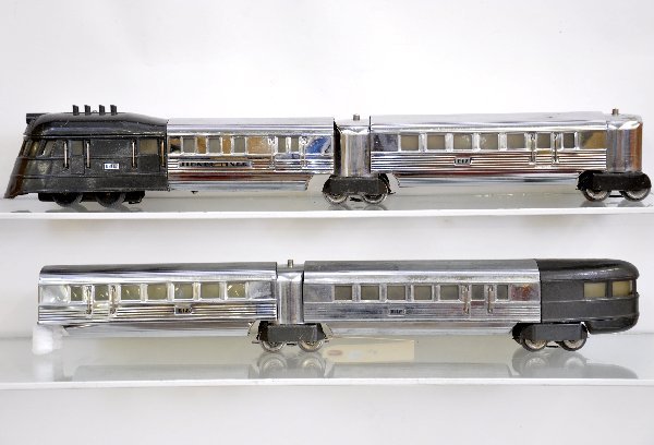 Lionel Flying Yankee Streamliner: 616 Diesel loco; 2 #617 coaches, 1 having 3 spots on roof; 618 observation, all are clean & shiny showing light to moderate playwear, otherwise C6