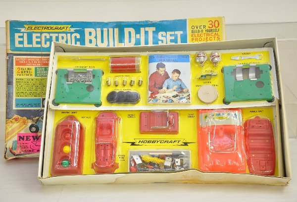 Unused Boxed Race Car Constructor Set: By Electrocraft, set #810 circa 1956. Makes 3 cars and a stop light, battery controlled, appears mint in worn box. C10 Unusual