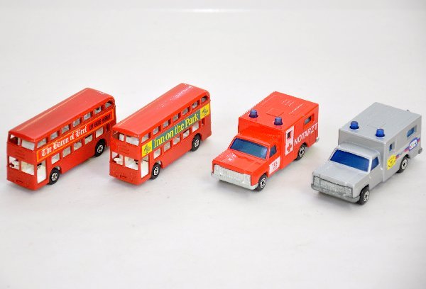 4 Scarce Matchbox Superfast Vehicles: Includes No 41 in Paris-Dakar & Notarzt; #74 Bus Inn on the Park & The Baron Of Beef, all like new with 5-car display case. C9. Examine photos or call for more information 203 730-1404.