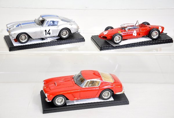 3 CMC 1:18 Ferrari Race Cars: All super detailed diecast models. 1961 250GT; 1961 Dino 156 F1 Sharknose; 1061 250 GT Berlinetta. All appear like new with paperwork & plastic display cases. Examine photos or call for more informati