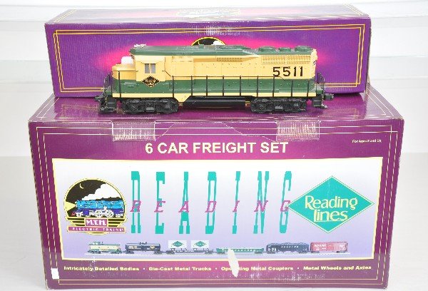MTH Reading Diesel Freight Set: MT-2073LP GP-30 diesel with ProtoSounds 1; 20-90001 6-car freight assortment including boxcar, hopper, piggyback flat, gondola, tank car & caboose, all have original boxes & cars set box, C9