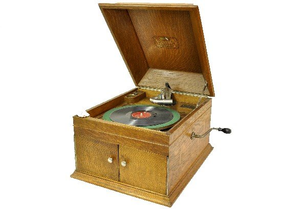 Oak Coffin Top Victor Victrola: Model V V-LXS, 17 X 20" oak veneer case with cabinet storage below. Functions somewhat, but platter needs some adjustment. Case is in great shape. Examine photos closely or call for more information, 