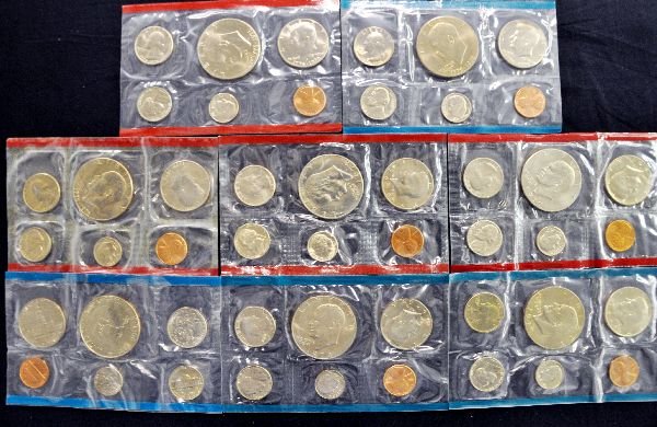 4 US P & D Uncirculated Coin Sets: Includes 1975, 1976, 1977 & 1978, all with dollars, envelopes & inserts. Grades are our opinion, so examine photos closely or call for more information, 203 730-1404.